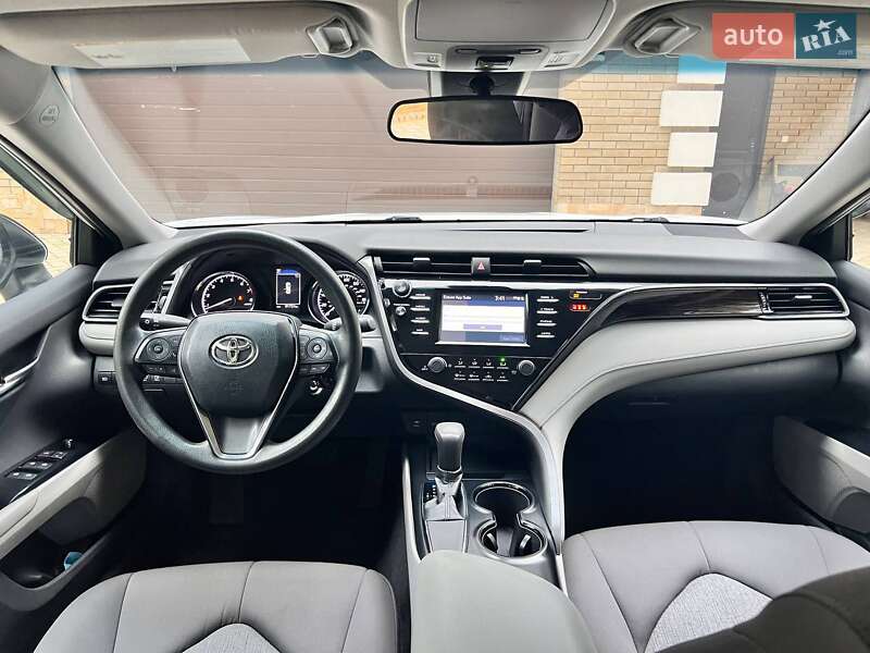 Седан Toyota Camry 2018 в Козине