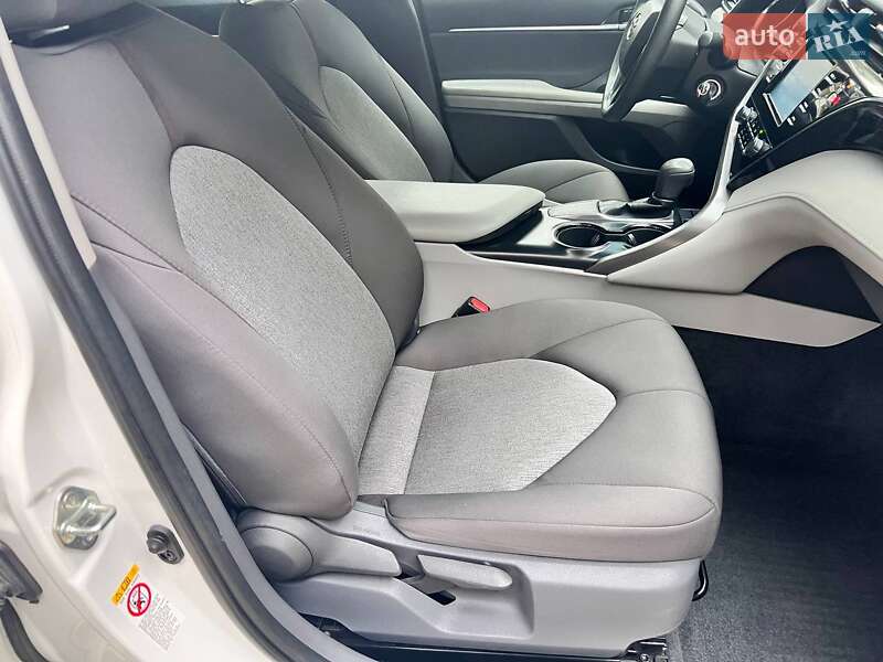 Седан Toyota Camry 2018 в Козине