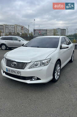 Седан Toyota Camry 2012 в Києві