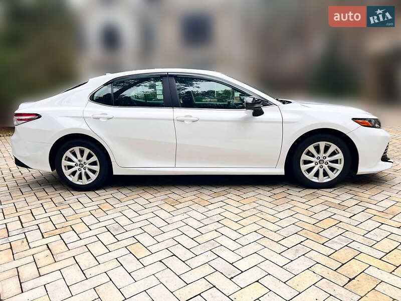 Седан Toyota Camry 2018 в Козине