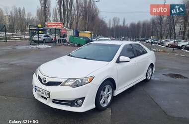 Седан Toyota Camry 2013 в Киеве