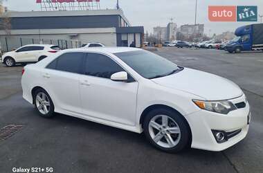 Седан Toyota Camry 2013 в Киеве