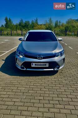 Седан Toyota Camry 2016 в Дрогобичі