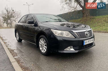 Седан Toyota Camry 2012 в Києві