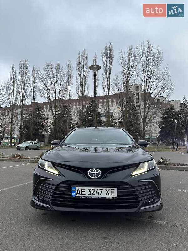 Седан Toyota Camry 2021 в Кривому Розі