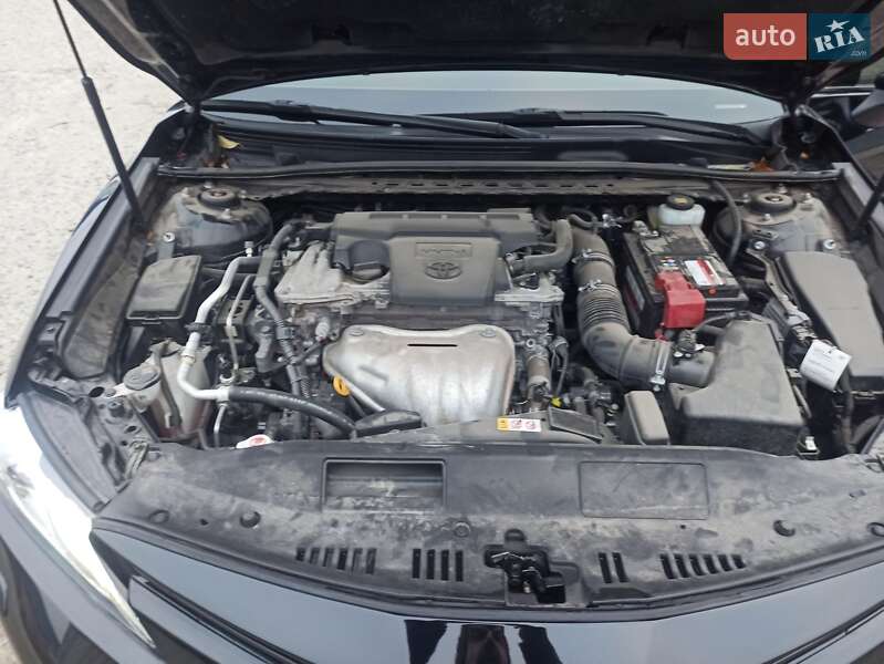 Седан Toyota Camry 2018 в Дніпрі
