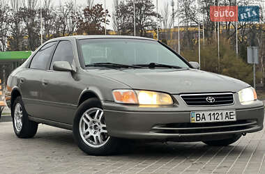 Седан Toyota Camry 2000 в Кропивницькому