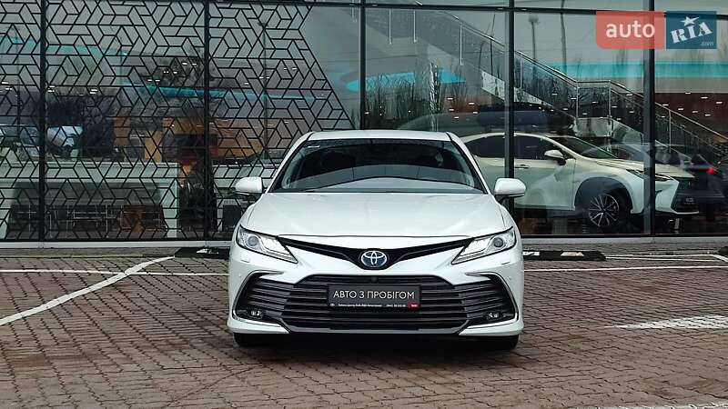 Седан Toyota Camry 2023 в Києві