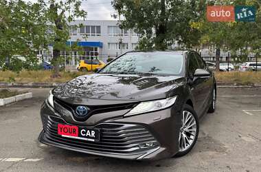 Седан Toyota Camry 2019 в Киеве