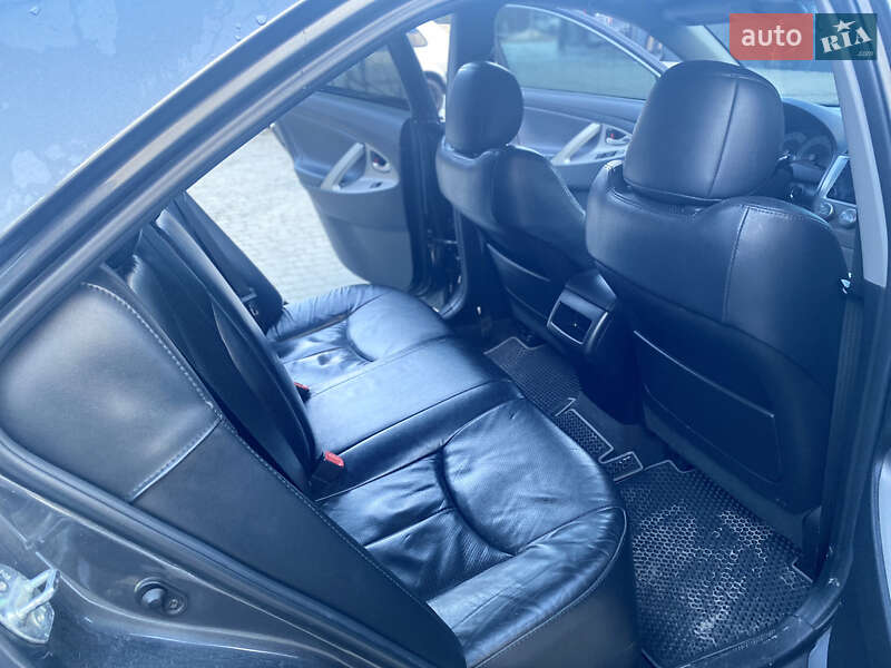 Седан Toyota Camry 2010 в Ивано-Франковске