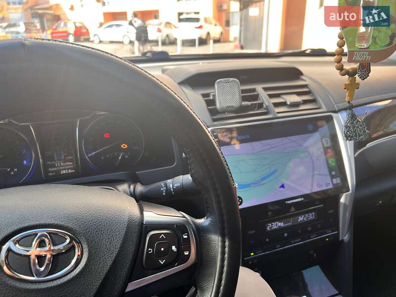 Седан Toyota Camry 2017 в Киеве