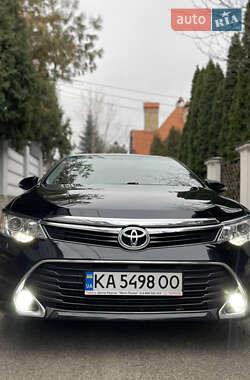 Седан Toyota Camry 2016 в Киеве