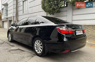 Седан Toyota Camry 2016 в Киеве