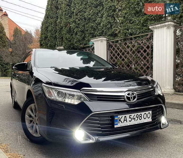 Седан Toyota Camry 2016 в Киеве