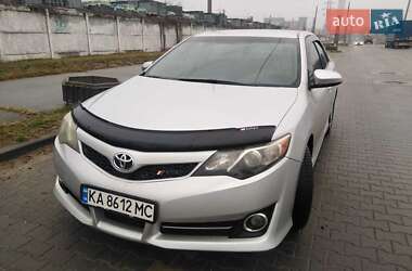 Седан Toyota Camry 2014 в Києві