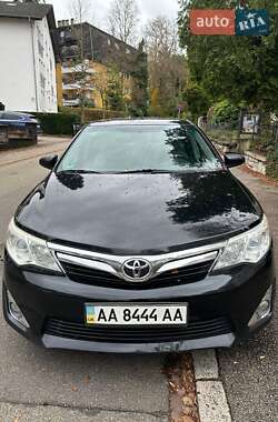 Седан Toyota Camry 2014 в Києві