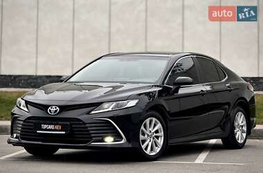 Седан Toyota Camry 2023 в Киеве