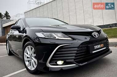 Седан Toyota Camry 2023 в Киеве