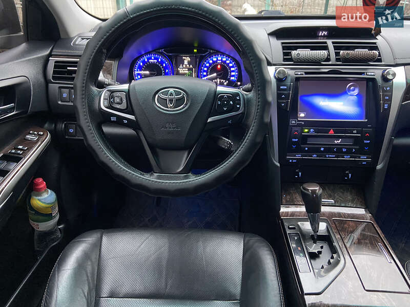 Седан Toyota Camry 2014 в Дніпрі
