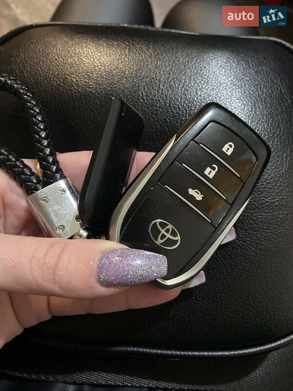 Седан Toyota Camry 2014 в Дніпрі