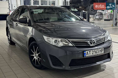 Седан Toyota Camry 2014 в Ивано-Франковске