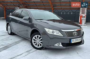 Седан Toyota Camry 2013 в Харкові