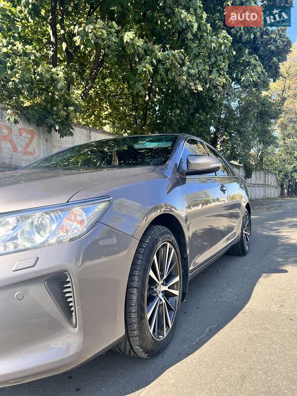Седан Toyota Camry 2017 в Киеве