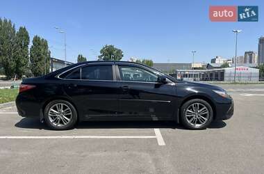 Седан Toyota Camry 2017 в Киеве