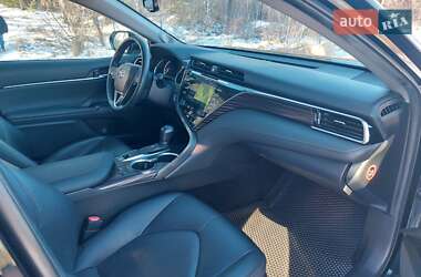 Седан Toyota Camry 2018 в Киеве