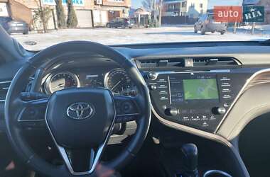 Седан Toyota Camry 2018 в Киеве