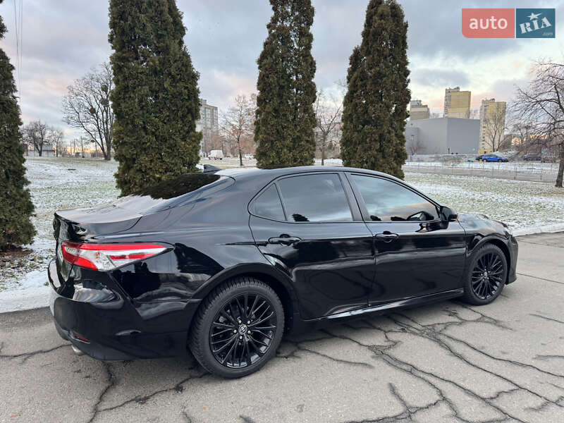 Седан Toyota Camry 2020 в Києві