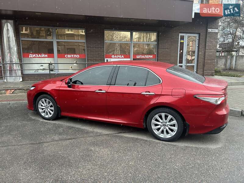 Седан Toyota Camry 2019 в Кременчуге