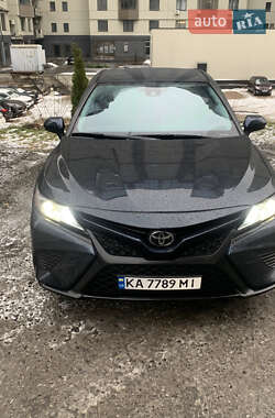 Седан Toyota Camry 2020 в Києві