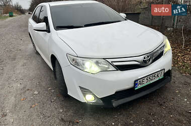 Седан Toyota Camry 2015 в Дніпрі