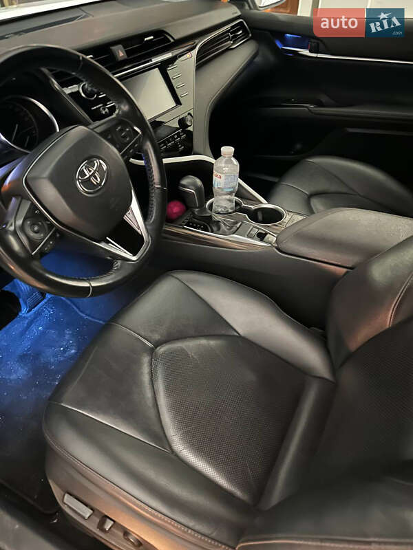 Седан Toyota Camry 2019 в Харькове
