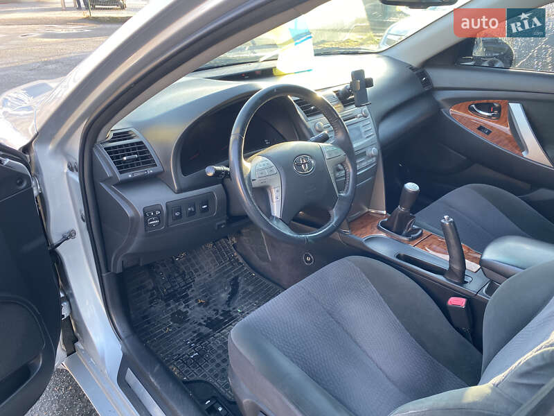 Седан Toyota Camry 2009 в Рівному
