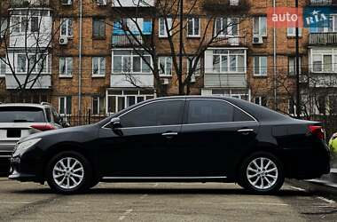 Седан Toyota Camry 2011 в Києві