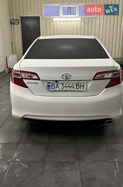 Седан Toyota Camry 2011 в Кропивницком