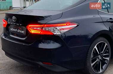 Седан Toyota Camry 2018 в Николаеве