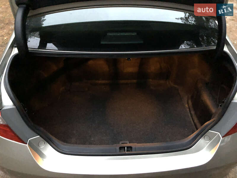 Седан Toyota Camry 2015 в Києві