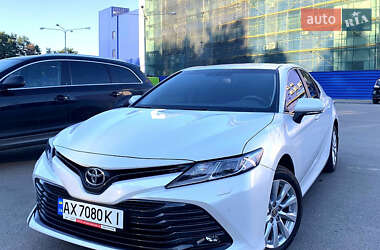 Седан Toyota Camry 2020 в Львові