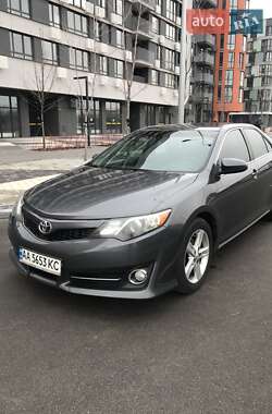 Седан Toyota Camry 2013 в 
