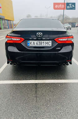 Седан Toyota Camry 2017 в Киеве