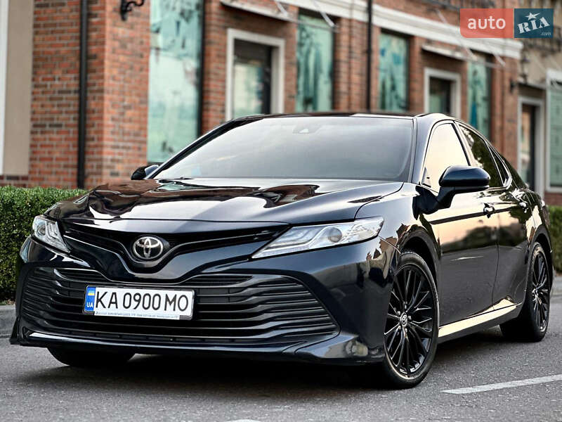 Седан Toyota Camry 2017 в Києві