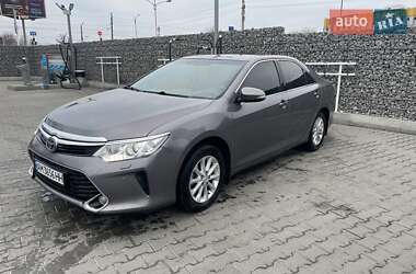 Седан Toyota Camry 2016 в Житомирі