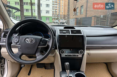 Седан Toyota Camry 2013 в Києві