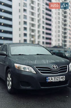 Седан Toyota Camry 2010 в Києві