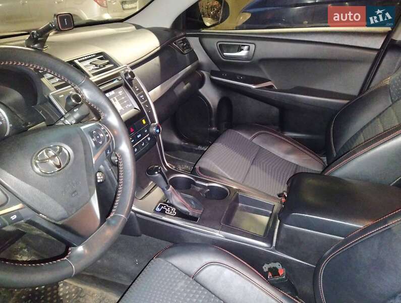 Седан Toyota Camry 2015 в Львове