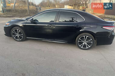 Седан Toyota Camry 2018 в Миргороде