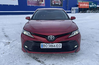 Седан Toyota Camry 2018 в Тернополе